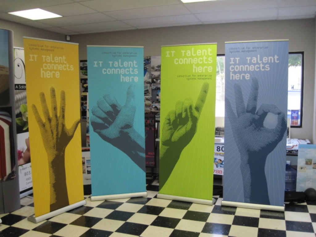 Portable custom retractable banner display