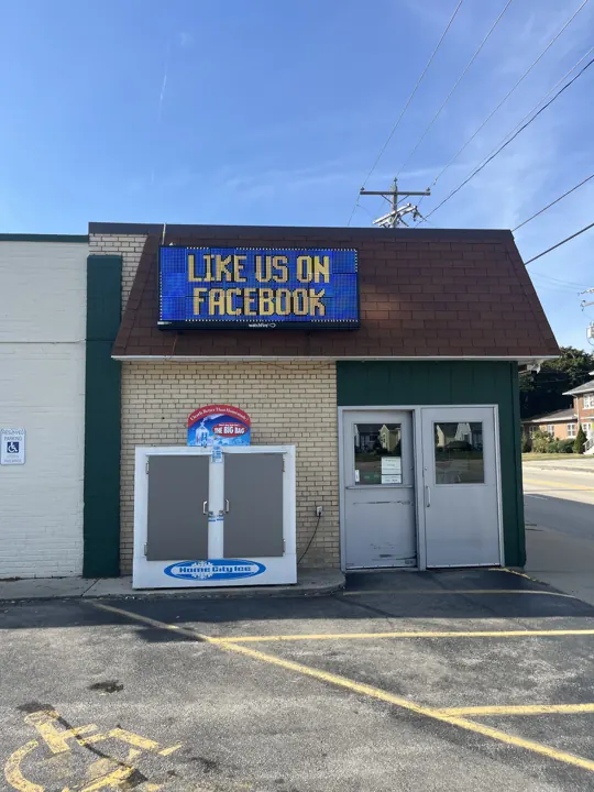 Mason Brothers Red Owl — electronic message display project by Covenant Signs and Graphics