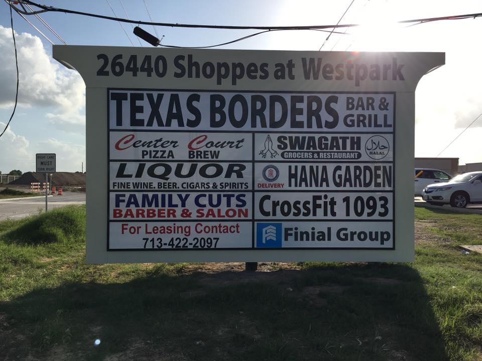 Multi-tenant pylon directory sign at a commercial center