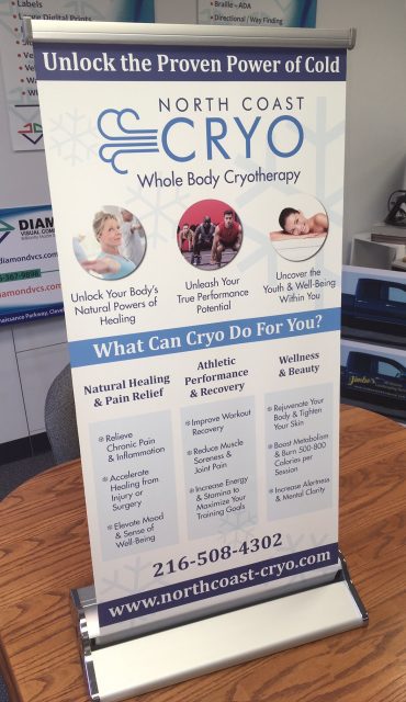 Small tabletop retractable banner display