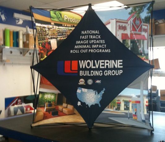 Portable pop-up tabletop exhibit display