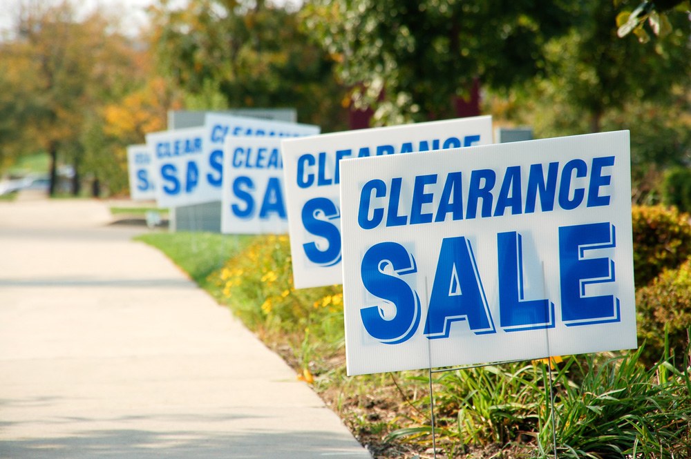 Custom printed corrugated-plastic yard signs with wire stakes